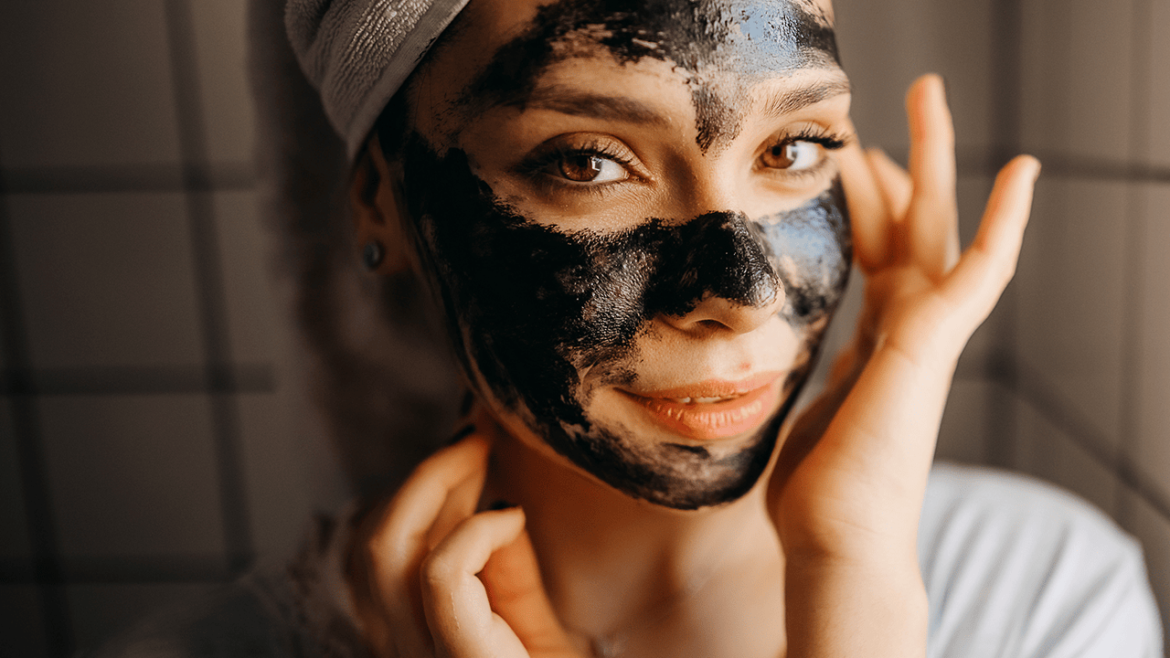 Face peeling: what it is, benefits, top products, and FAQs